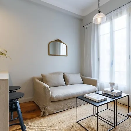 Moderne Proche Et Transports Nice